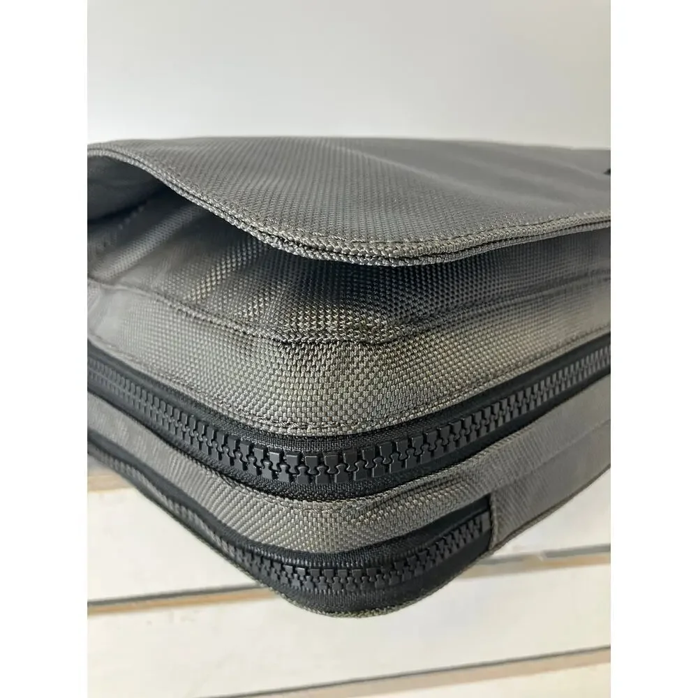 MICHAEL KORS NWT PARKER LG CHARCOAL CANVAS MESSANGER BAG